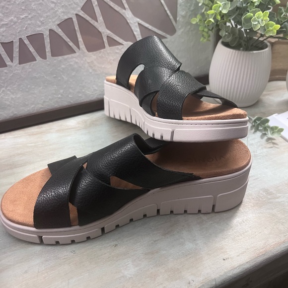 Vionic Platform Sandals - Picture 2 of 3
